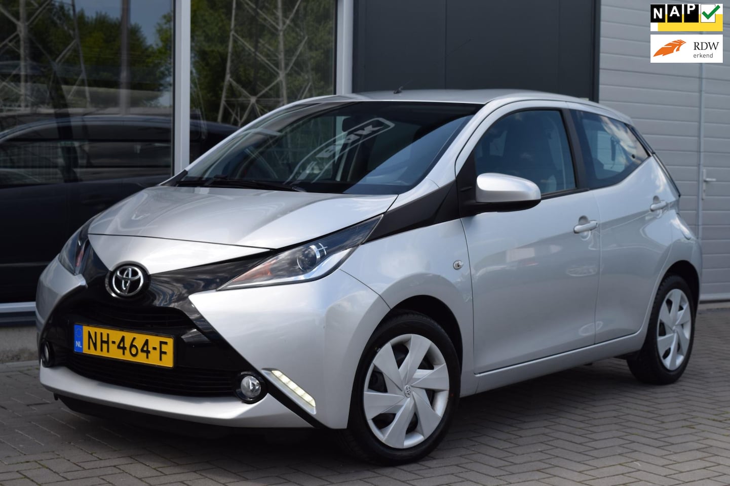 Toyota Aygo - 1.0 VVT-i x-play | Airco | Cruise | NAP + APK 1-2026 - AutoWereld.nl