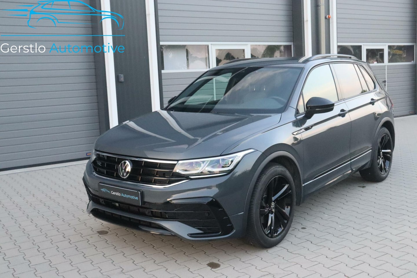 Volkswagen Tiguan - 1.5 TSI 2x R-Line ACC IQ Black Garantie - AutoWereld.nl