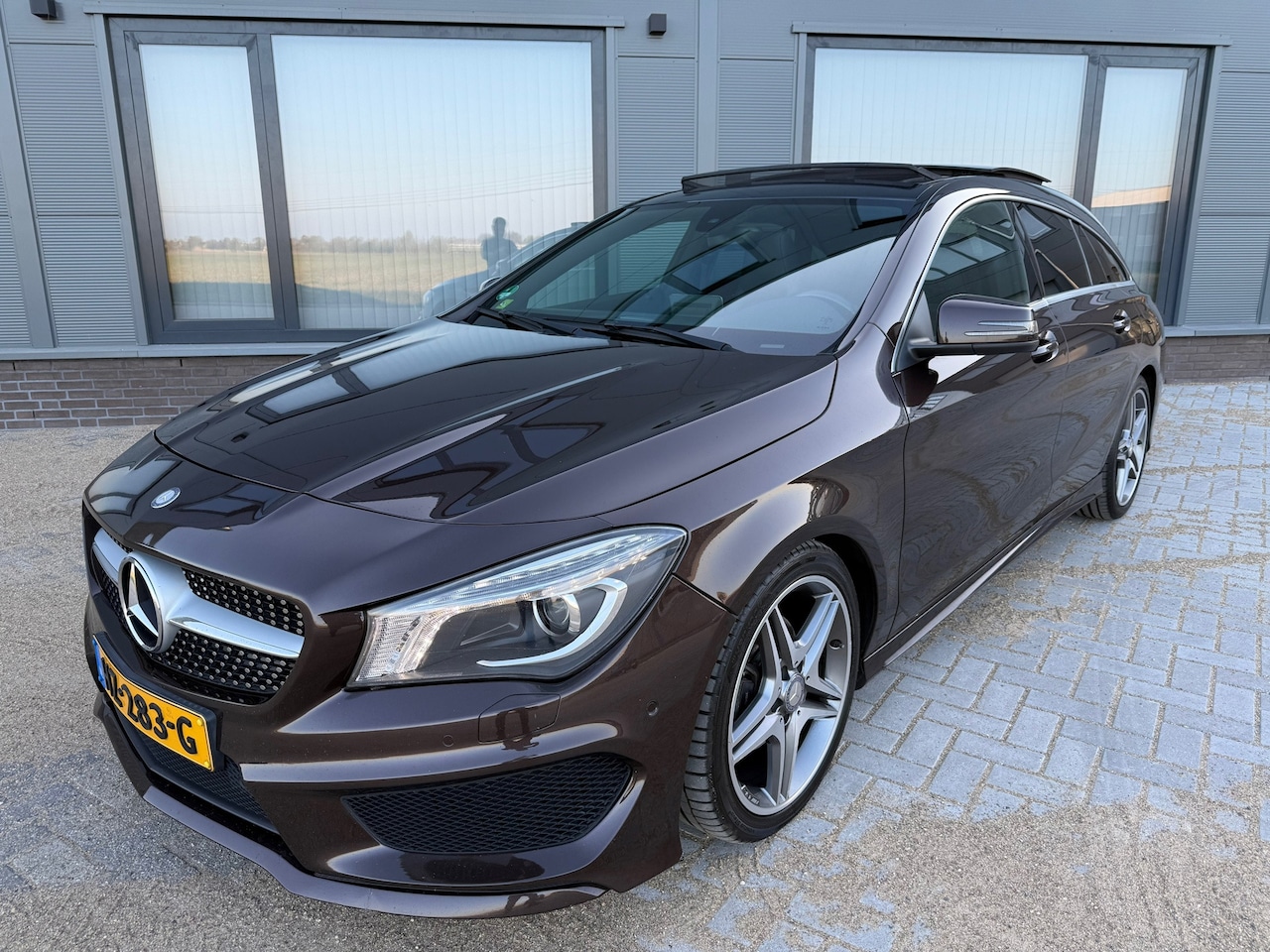 Mercedes-Benz CLA-klasse Shooting Brake - 180 AMG Line / Pano / Automaat / NAP - AutoWereld.nl