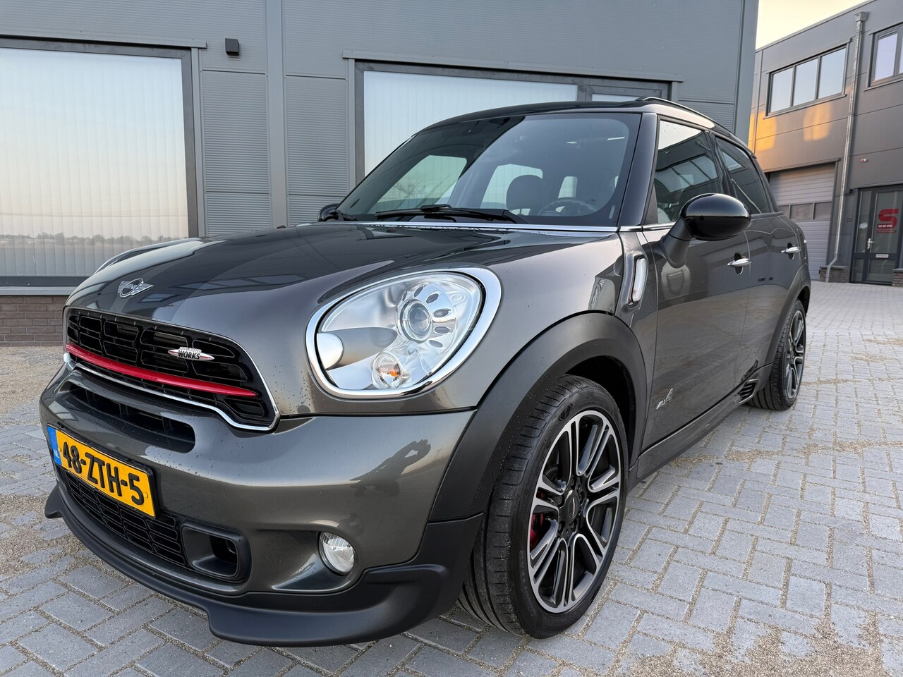 MINI Countryman - Mini 1.6 John Cooper Works ALL4 Chili/Pano/Automaat/NAP/Xenon/ - AutoWereld.nl