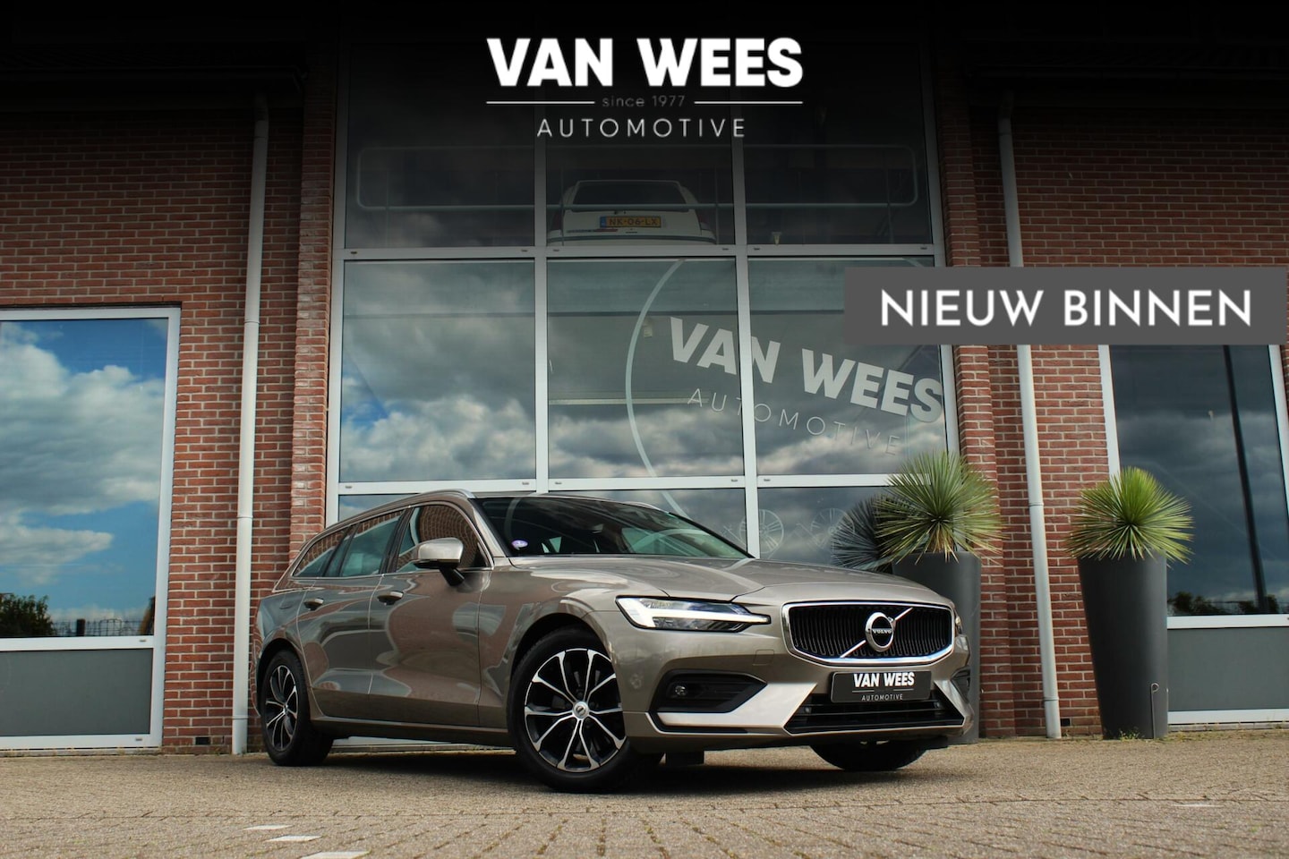 Volvo V60 - 2.0 B3 Business Pro | 1e eigenaar | BTW auto | Origineel NL | LED | Camera | Stuurverwarmi - AutoWereld.nl