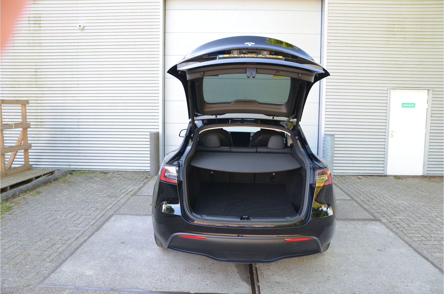 Tesla Model Y - Long Range AWD 75 kWh Trekhaak (1.600kg), AutoPilot - AutoWereld.nl