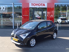 Toyota Aygo X - X-PLAY 5-DEURS APPLE/ANDROID AIRCO CAMERA LED-DAGRIJ 15"LM-VELGEN AUDIO-STUURWIELBEDIENING