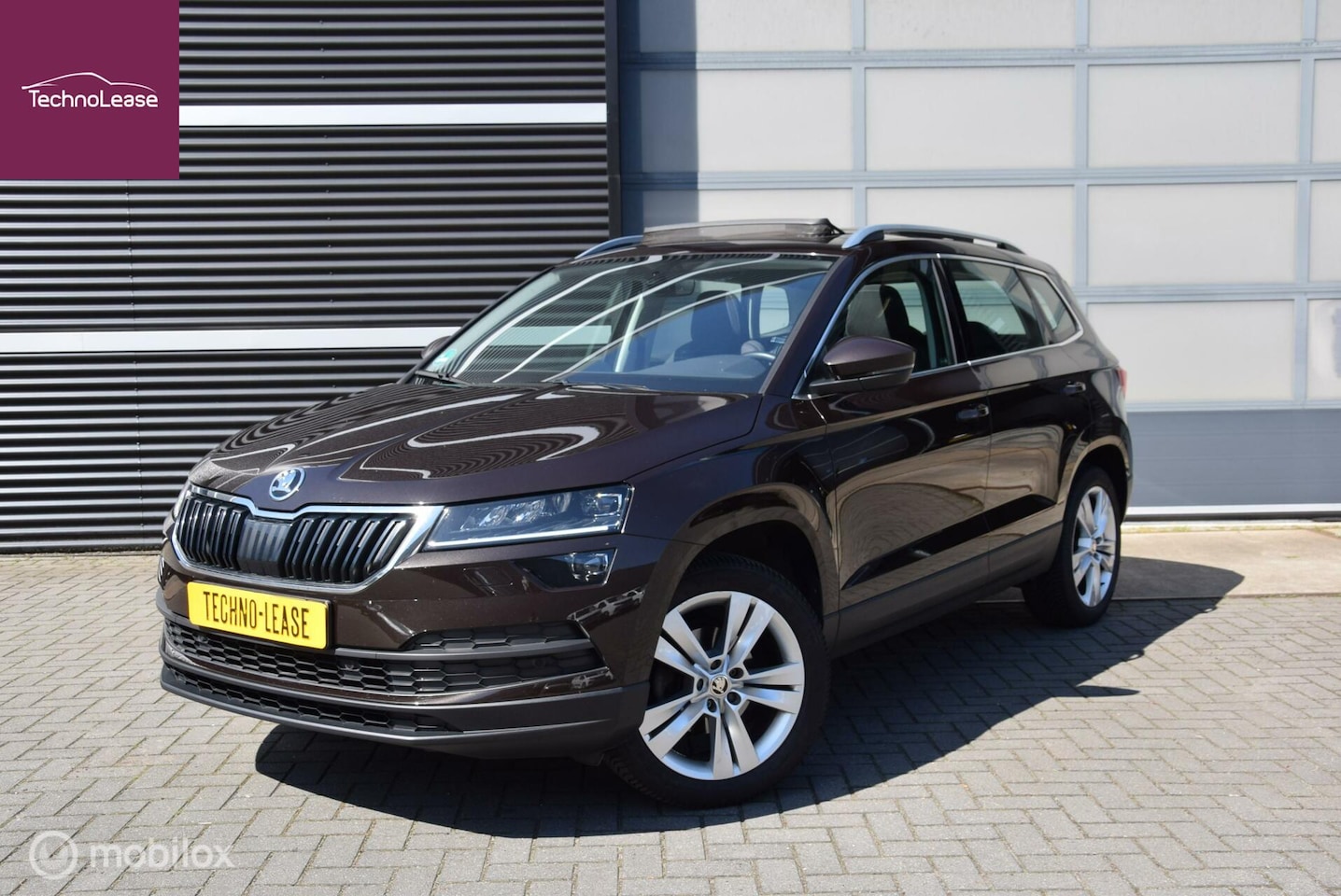 Skoda Karoq - 1.5 TSI ACT Business Edition Plus Trekhaak Camera Panorama dak - AutoWereld.nl