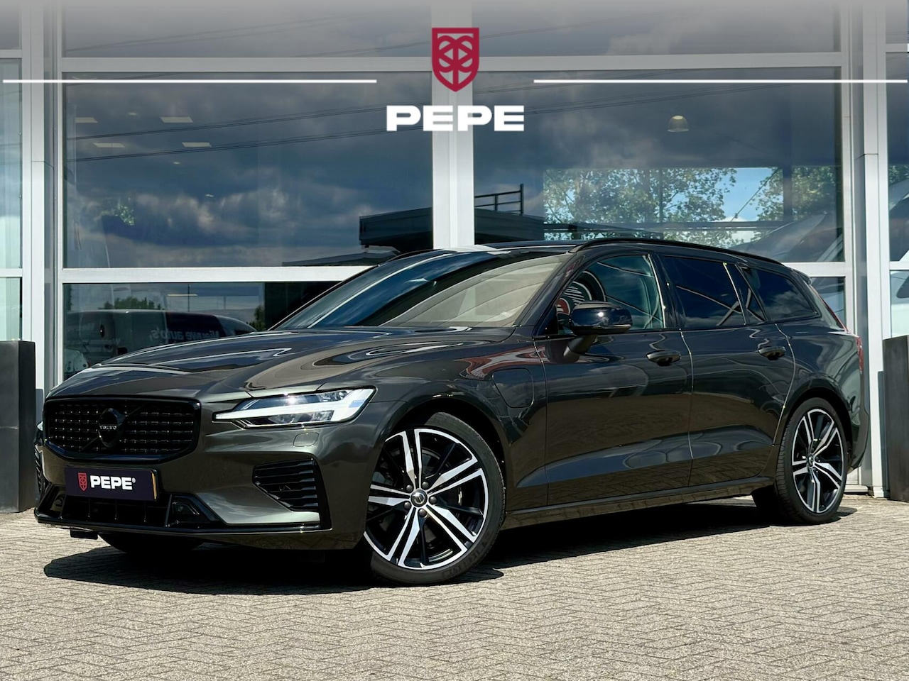 Volvo V60 - 2.0 T6 Plug-in hybrid AWD Plus Dark - AutoWereld.nl