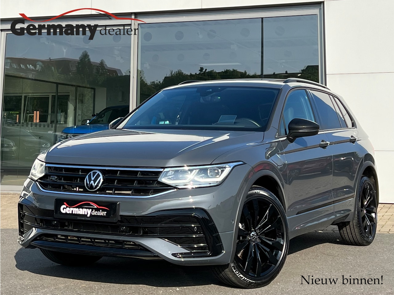 Volkswagen Tiguan - 1.4TSI E-Hybrid 245pk R-Line Pano Head-Up IQ-light 20-Inch Tr-haak Zetels Carbon - AutoWereld.nl