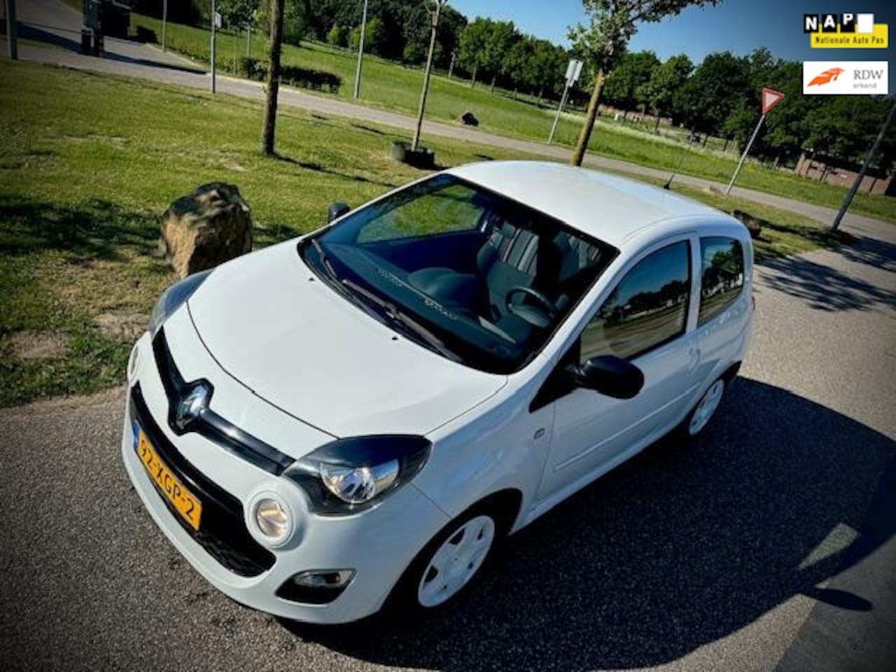 Renault Twingo - 1.2-16V Authentique 1.2 16V Authentique, eerste eigenaar, nap, cruise, apk - AutoWereld.nl