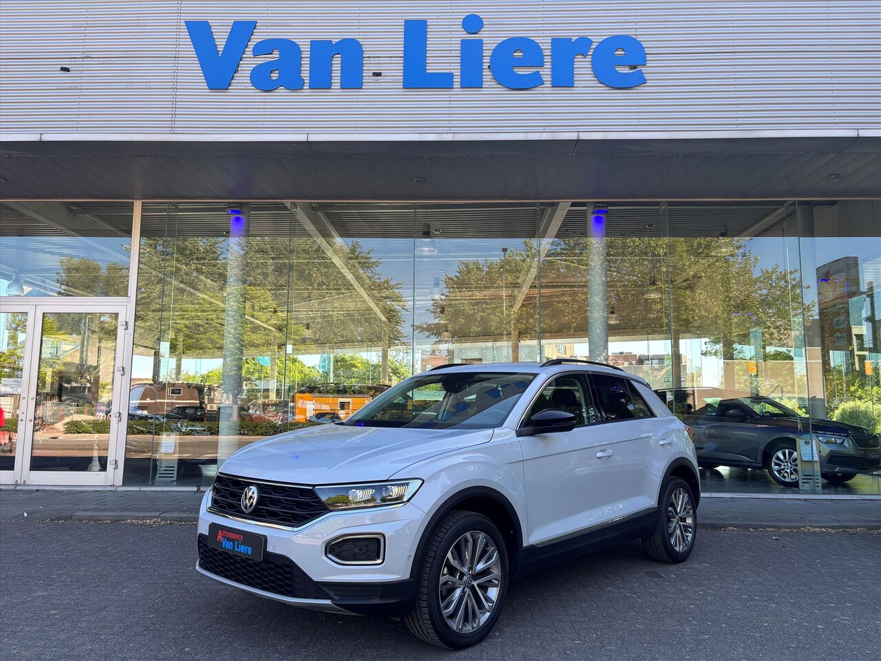 Volkswagen T-Roc - 1.5 TSI 150pk 7-DSG iQ-Drive|Adapt. Cruise | Virtual cockpit| Trekhaak| Rijklaar incl 12 m - AutoWereld.nl