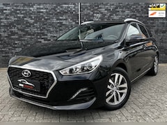 Hyundai i30 Wagon - 1.4 T-GDI Premium 140pk Aut|Camera|Lane Assist|Trekhaak|Stoel&Stuurverwarming|LED&Xenon