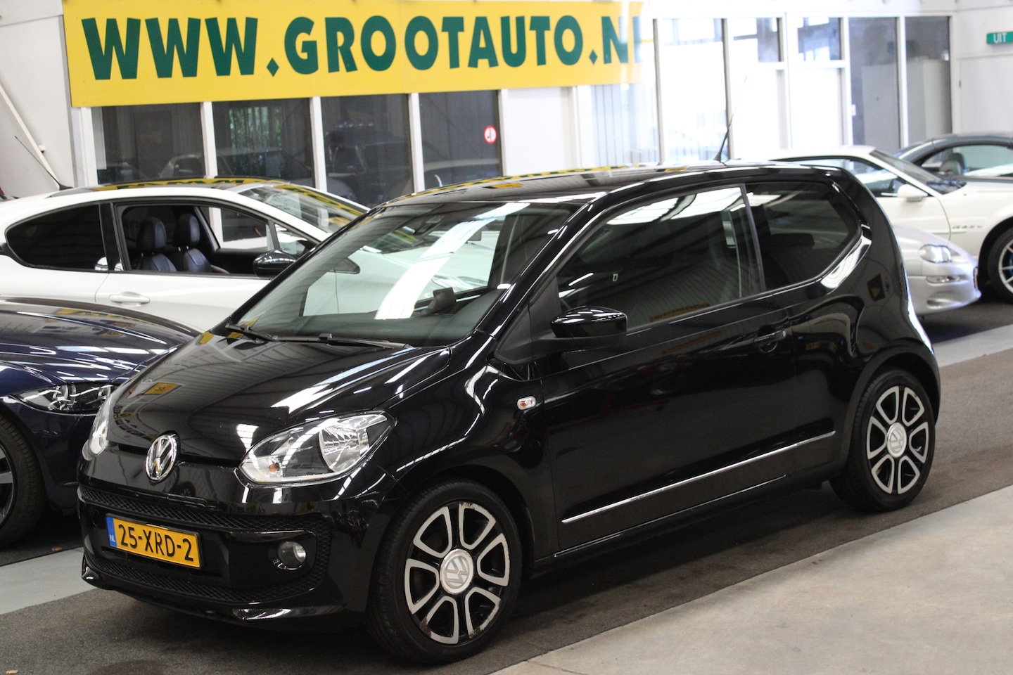 Volkswagen Up! - 1.0 high up! BlueMotion Airco, Cruise control, Navi, Isofix - AutoWereld.nl