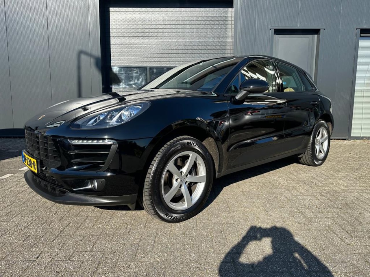 Porsche Macan - 2.0 Stoelv, Cruise, Clima, Trekhaak, NL-Auto - AutoWereld.nl