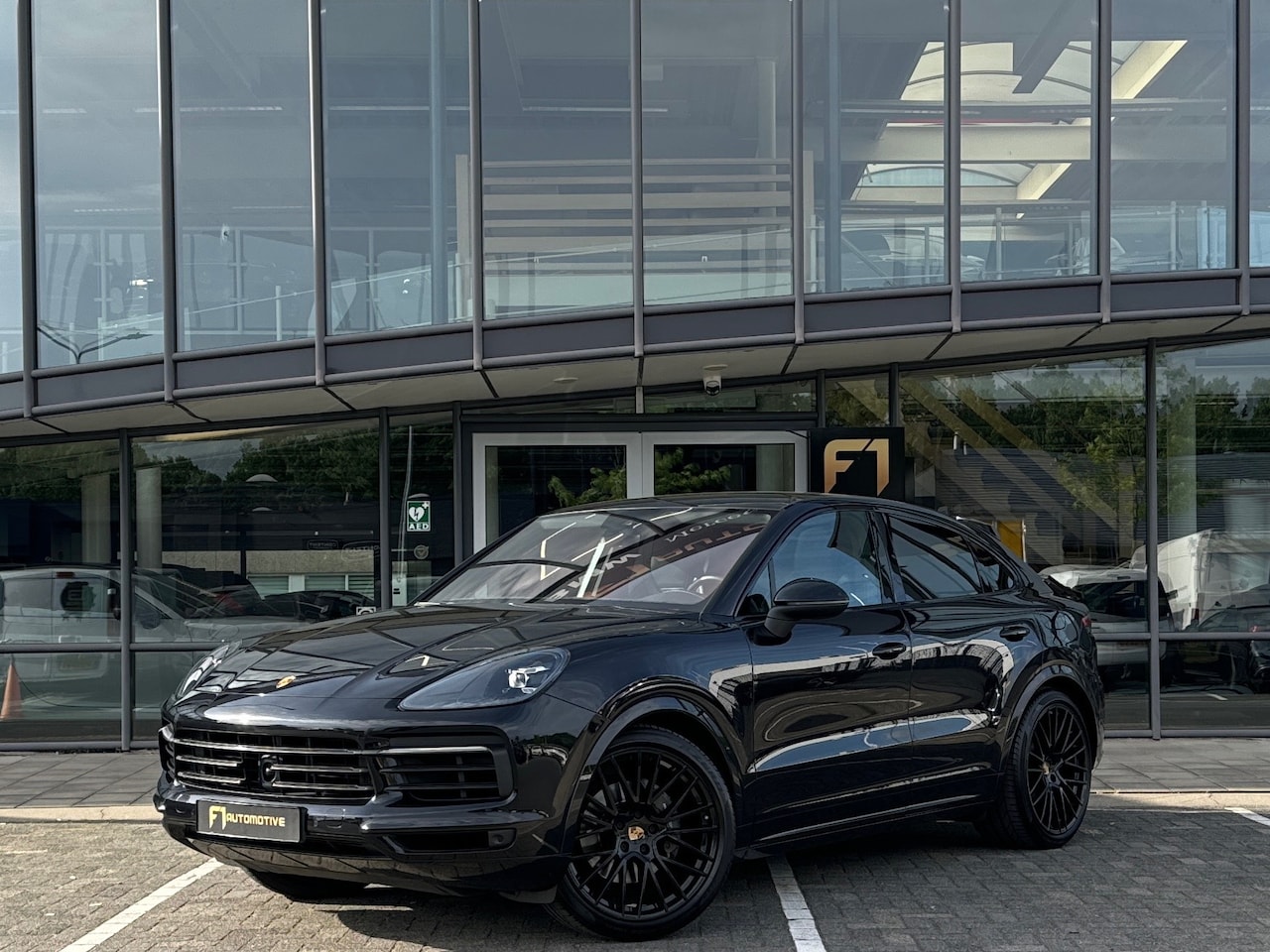 Porsche Cayenne Coupé - 3.0 E-Hybrid Pano|BOSE|Chrono|Luchtvering - AutoWereld.nl