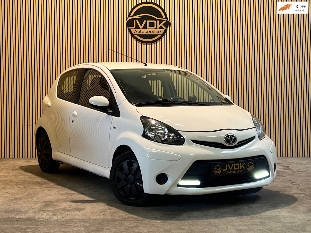 Toyota Aygo - 1.0 VVT-i 5 - DEURS, AIRCO, LED, ELECTR. RAMEN - AutoWereld.nl