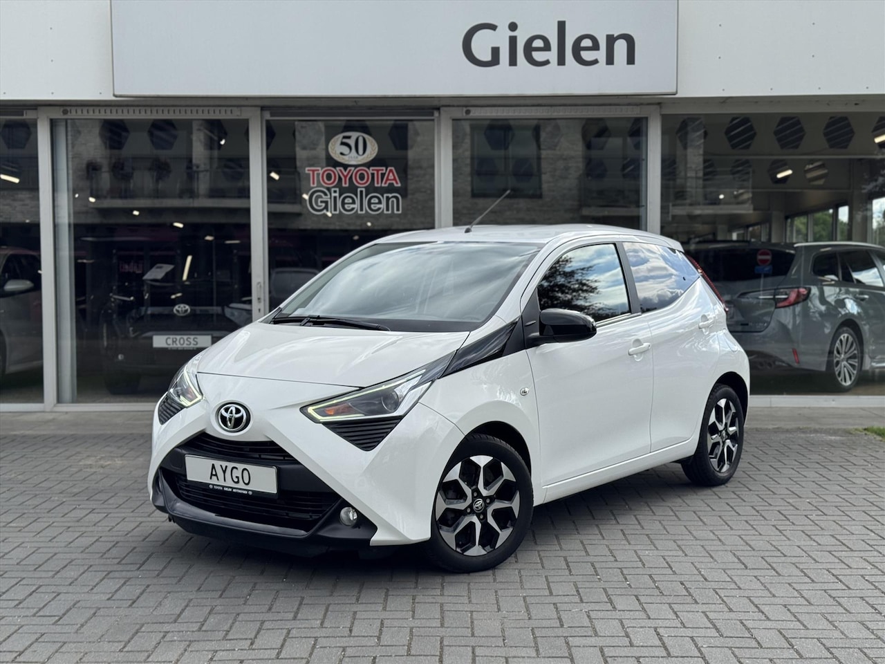 Toyota Aygo - 1.0 VVT-i 72pk 5D x-joy | Camera, Stoelverwarming, Climate control, Apple carplay/Android - AutoWereld.nl