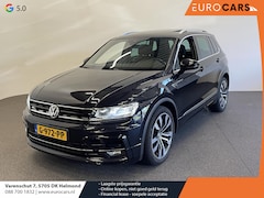 Volkswagen Tiguan - 2.0 TSI 4Motion Highline Business R Panoramadak Trekhaak Navigatie Apple Carplay/Android A