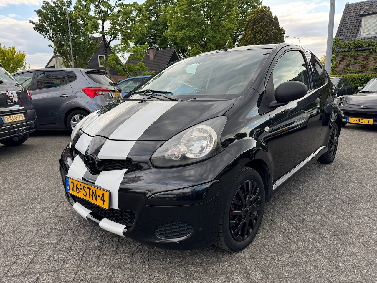 Toyota Aygo - 1.0-12V Now Airco,Navi,Elek-pakket,Nap - AutoWereld.nl