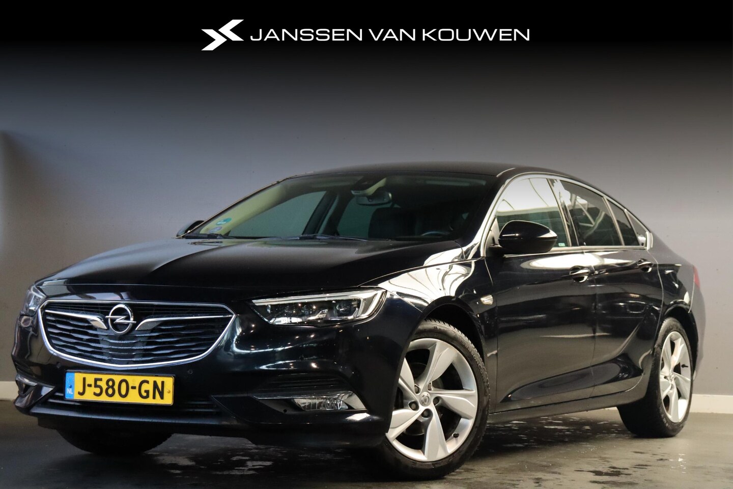 Opel Insignia Grand Sport - 1.5 Turbo Innovation Automaat / Navigatie / LED / Trekhaak / Carplay - AutoWereld.nl