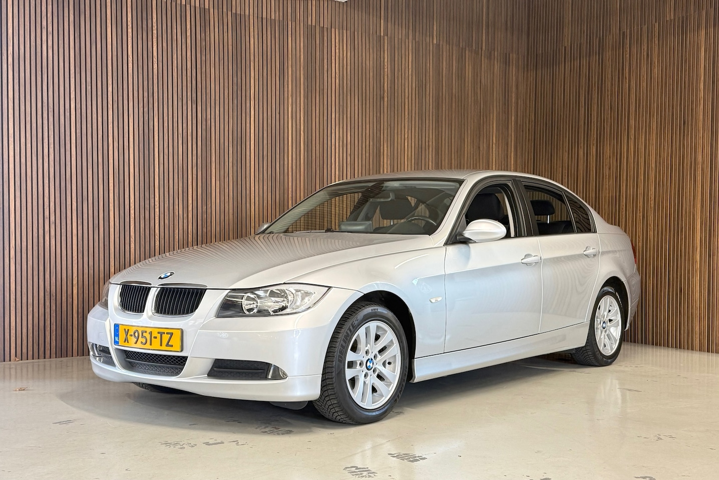 BMW 3-serie - 318i - Youngtimer - Carplay - Dealer - AutoWereld.nl
