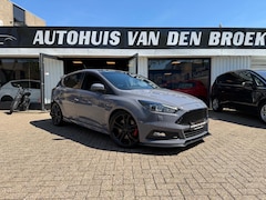 Ford Focus - 2.0 ST 250Pk Navi Cruise Climate Ctr Camera DAB Xenon Leer Elek Pakket Nw Apk