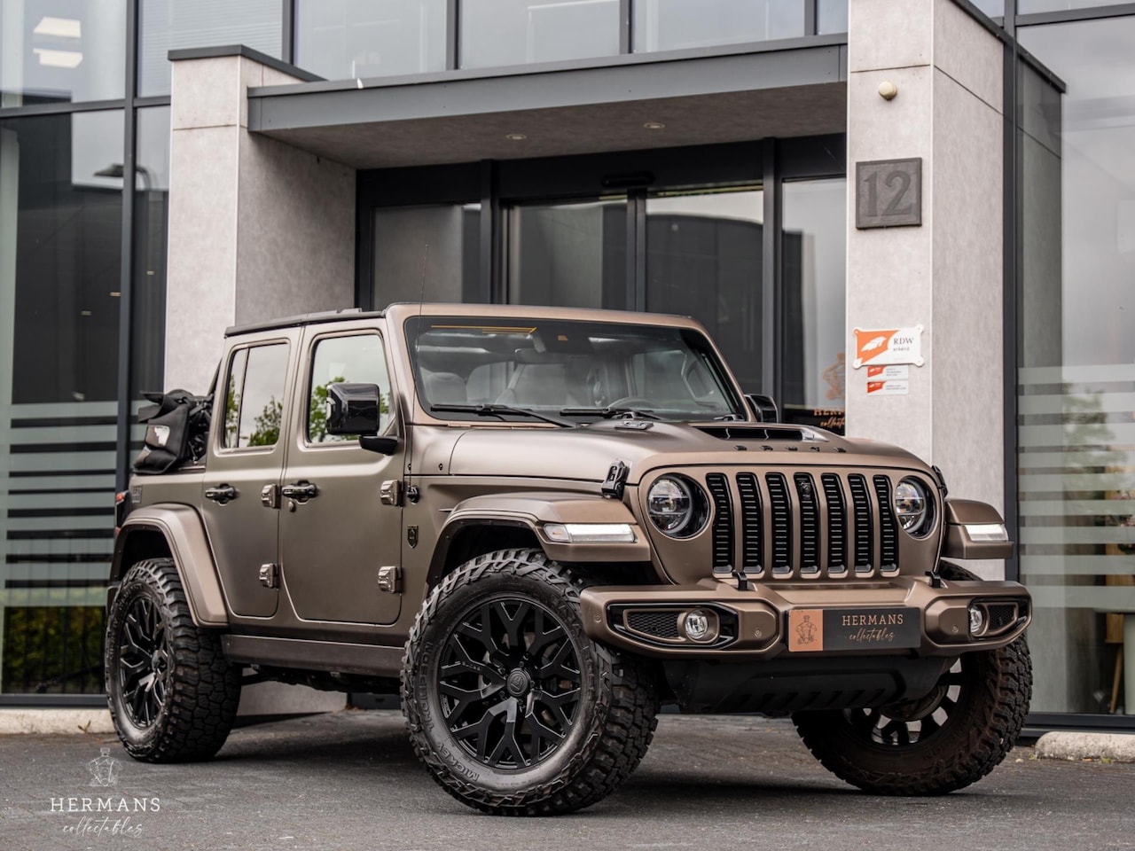 Jeep Wrangler Unlimited - 4xe 380 Rubicon / BRUTE Richmond Custom / Soft-top / Alpine Premium / Satin / Carbon - AutoWereld.nl
