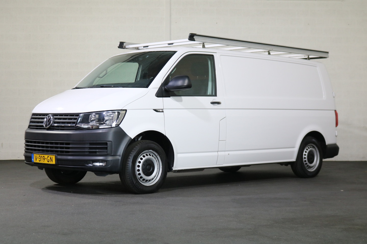 Volkswagen Transporter - 2.0 TDI L2 H1 Euro 6 Airco Cruise Trekhaak - AutoWereld.nl
