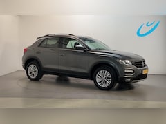 Volkswagen T-Roc - 1.5 TSI 150pk DSG Style Navigatie Parkeersensoren Adaptive Cruise