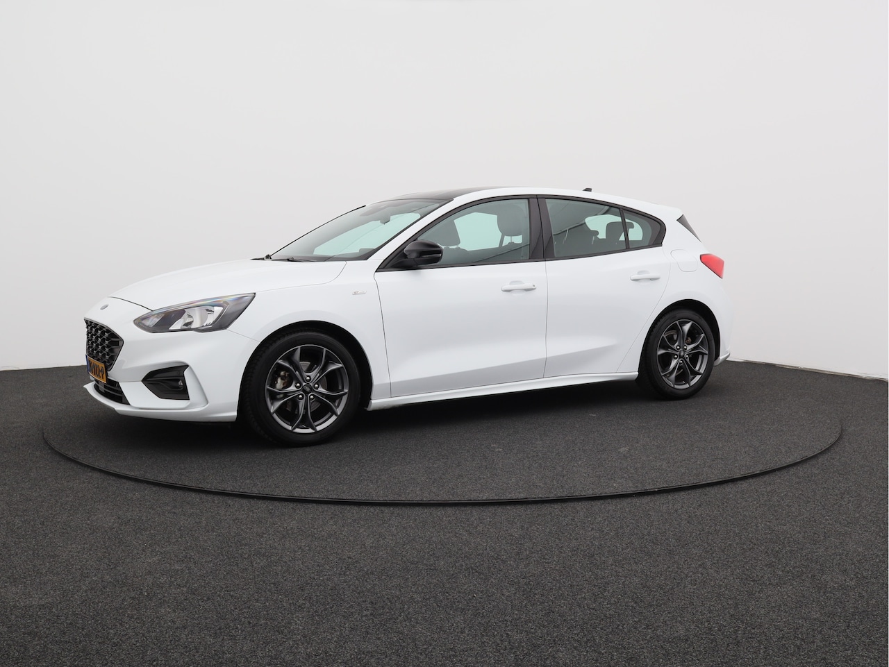 Ford Focus - 1.0 EcoBoost ST Line Business/ lage km/ zeer mooi! - AutoWereld.nl
