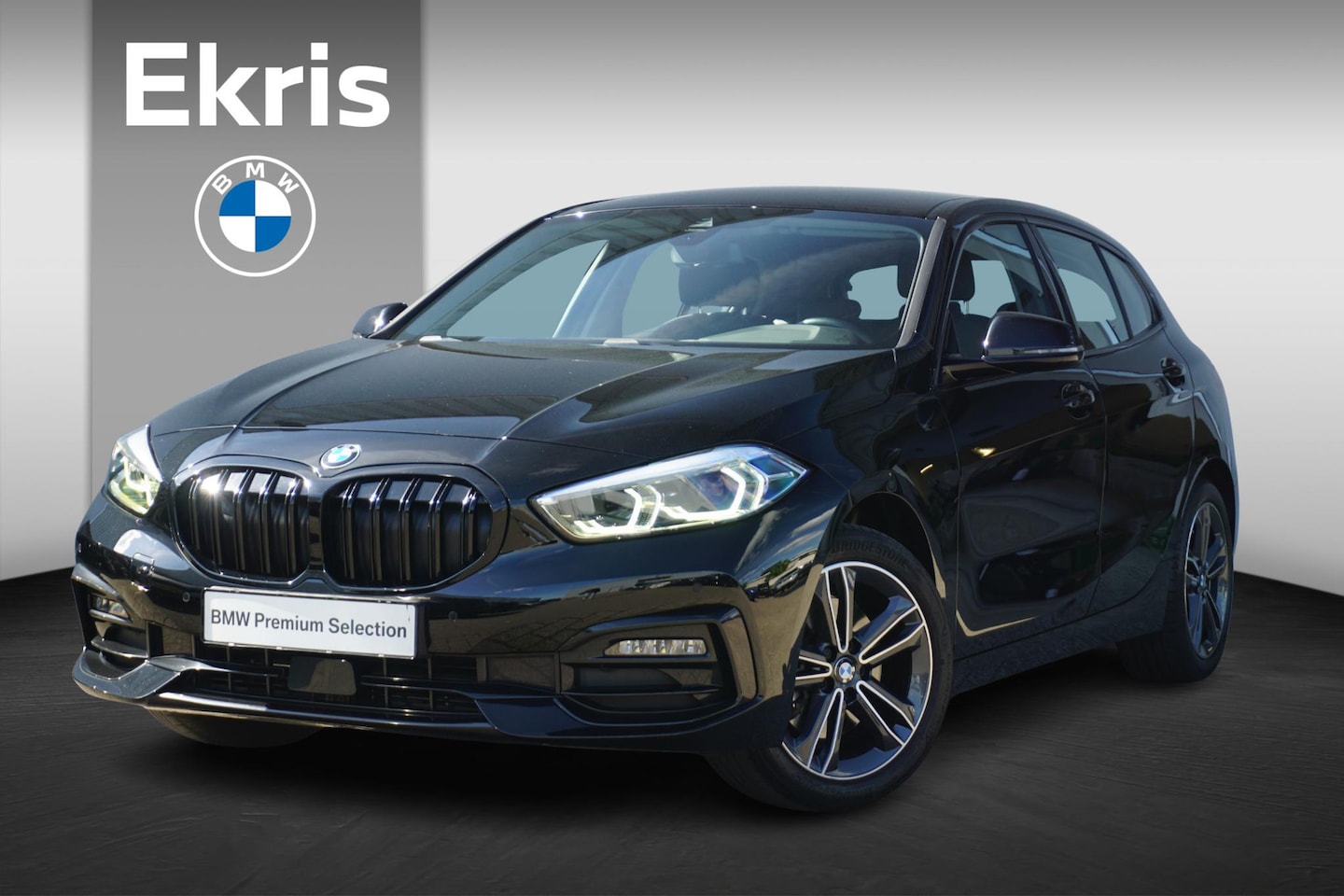 BMW 1-serie - 118i Sport Line / Sportstoelen / HiFi Audio / 17 Inch / Parkeersensoren Voor + Achter / Na - AutoWereld.nl