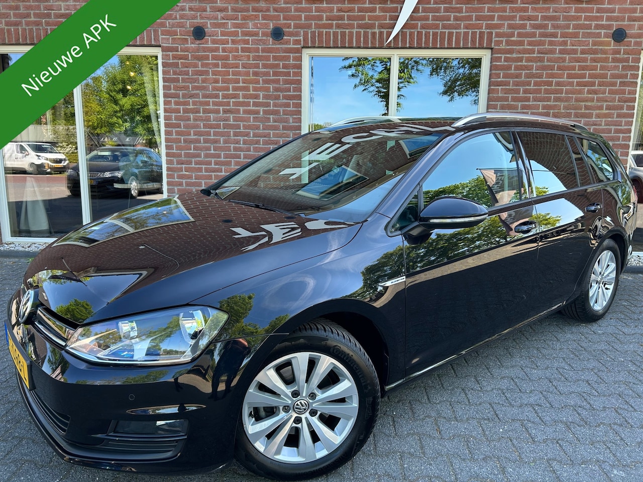 Volkswagen Golf Variant - 1.0 TSI Connected Series NIEUWE APK / CAMERA / TREKHAAK / CARPLAY / ANDROID / DAB+ / NAVI - AutoWereld.nl