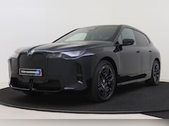 BMW iX - xDrive45 M Sport / Panoramadak Sky Lounge / Trekhaak / M Multifunctionele Stoelen / Comfor