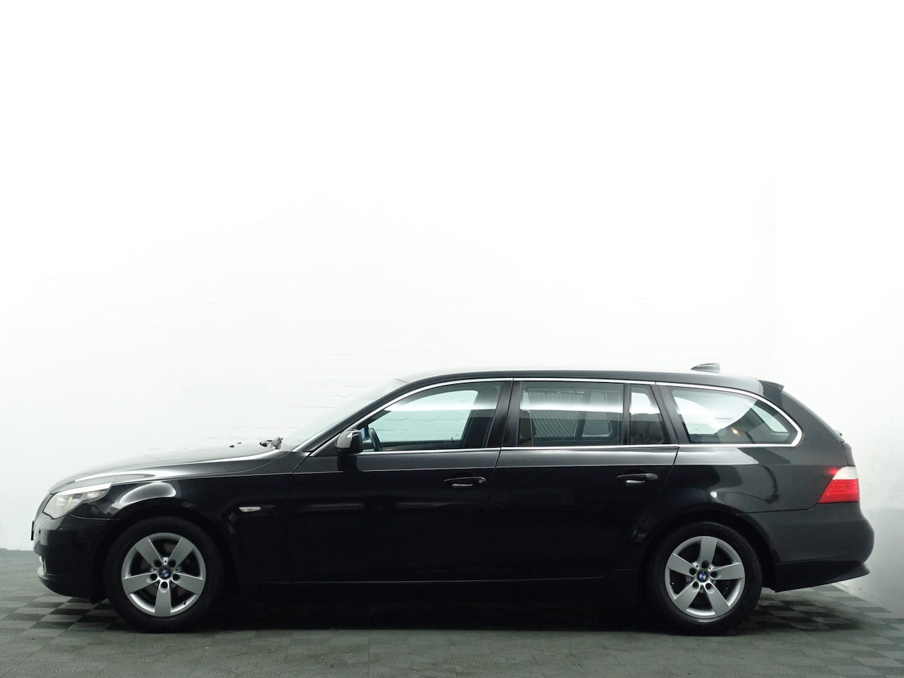 BMW 5-serie Touring - 520i High Executive | M-Sportleer - AutoWereld.nl