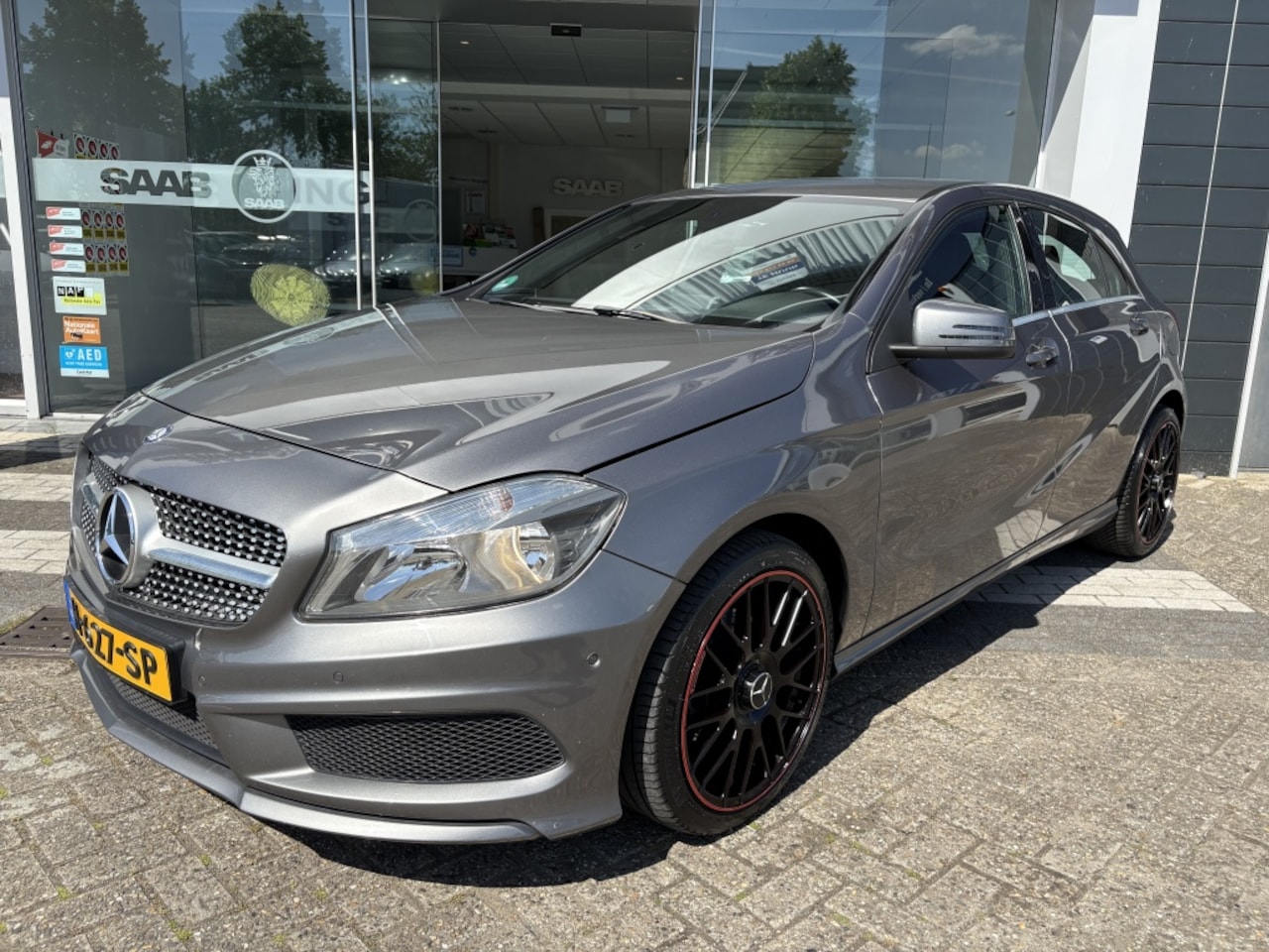 Mercedes-Benz A-klasse - 180 Ambition AMG Pakket Navigatie SportStoelen - AutoWereld.nl