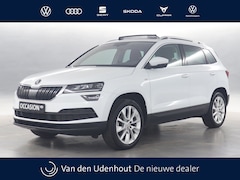 Skoda Karoq - 1.5 TSI 150pk Automaat Business Edition / Panoramadak / Trekhaak / Canton Sound