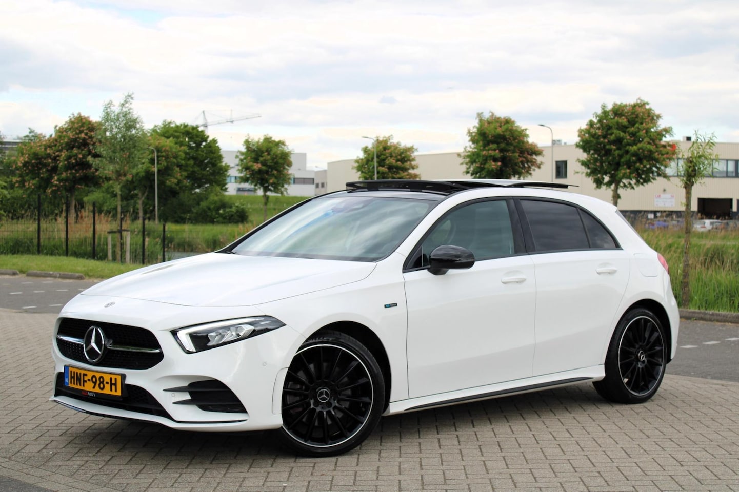 Mercedes-Benz A-klasse - 250 e AMG Line Pano Sfeer Camera - AutoWereld.nl