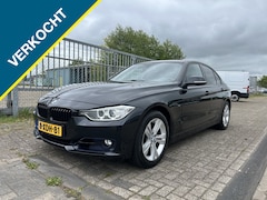 BMW 3-serie - 320i High Executive / Leer / Xenon / Groot Navi