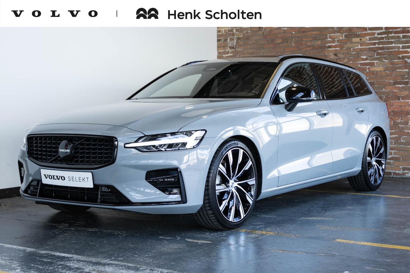 Volvo V60 - B4 Automaat Plus Dark | Panoramisch Schuif-/Kanteldak | Harman/Kardon Premium Geluidssyste - AutoWereld.nl