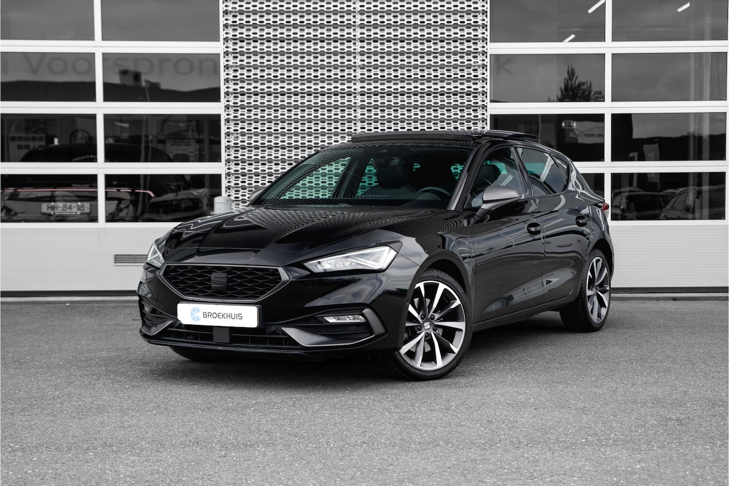 Seat Leon - 1.4 TSI eHybrid 204 pk PHEV FR | Panoramadak | Carplay | Camera | Side Assist | Navigatie - AutoWereld.nl