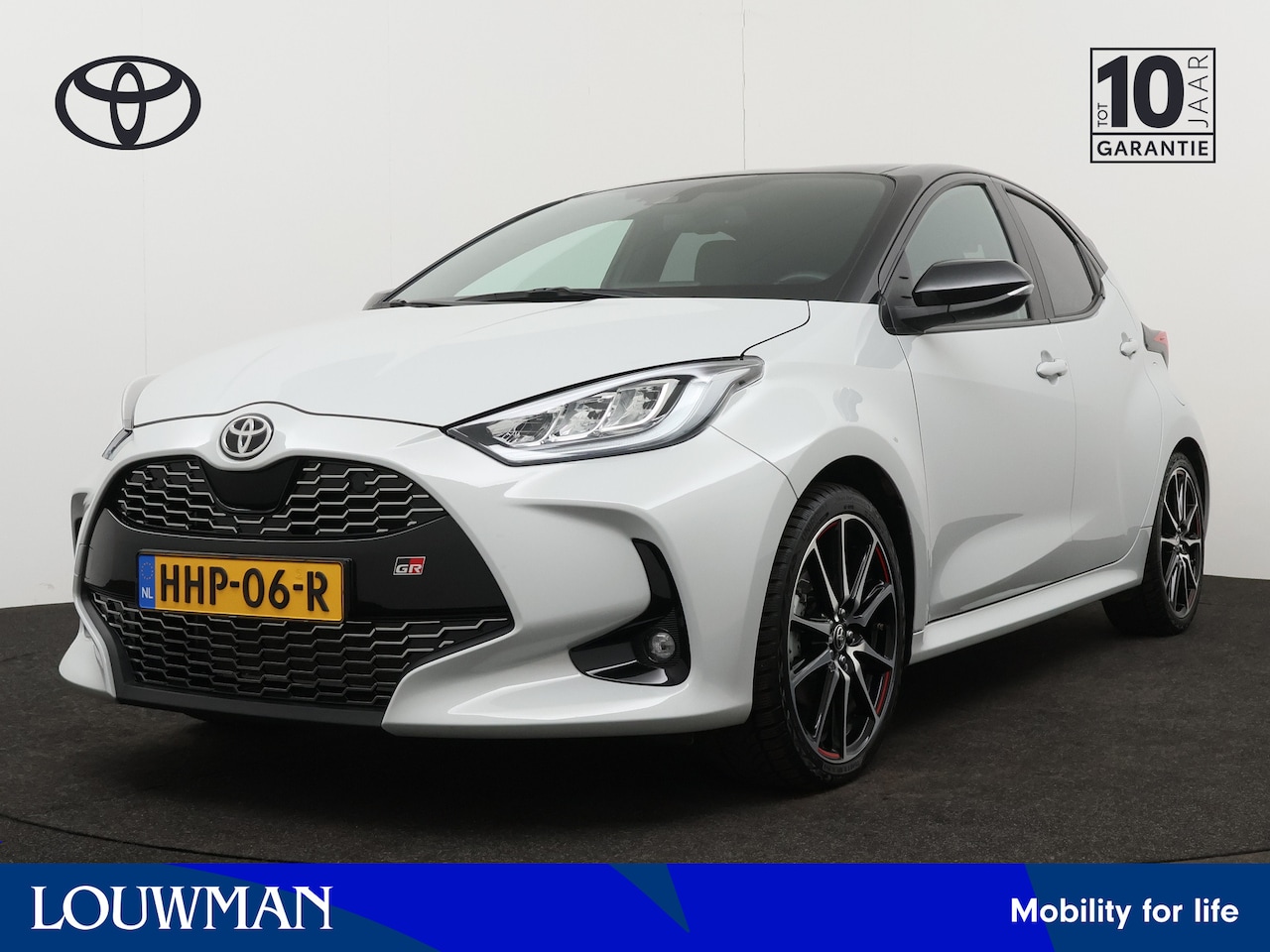 Toyota Yaris - 1.5 Hybrid GR Sport Limited | Sportstoelen | Navigatie | Stoelverwarming | 18 inch LM Velg - AutoWereld.nl