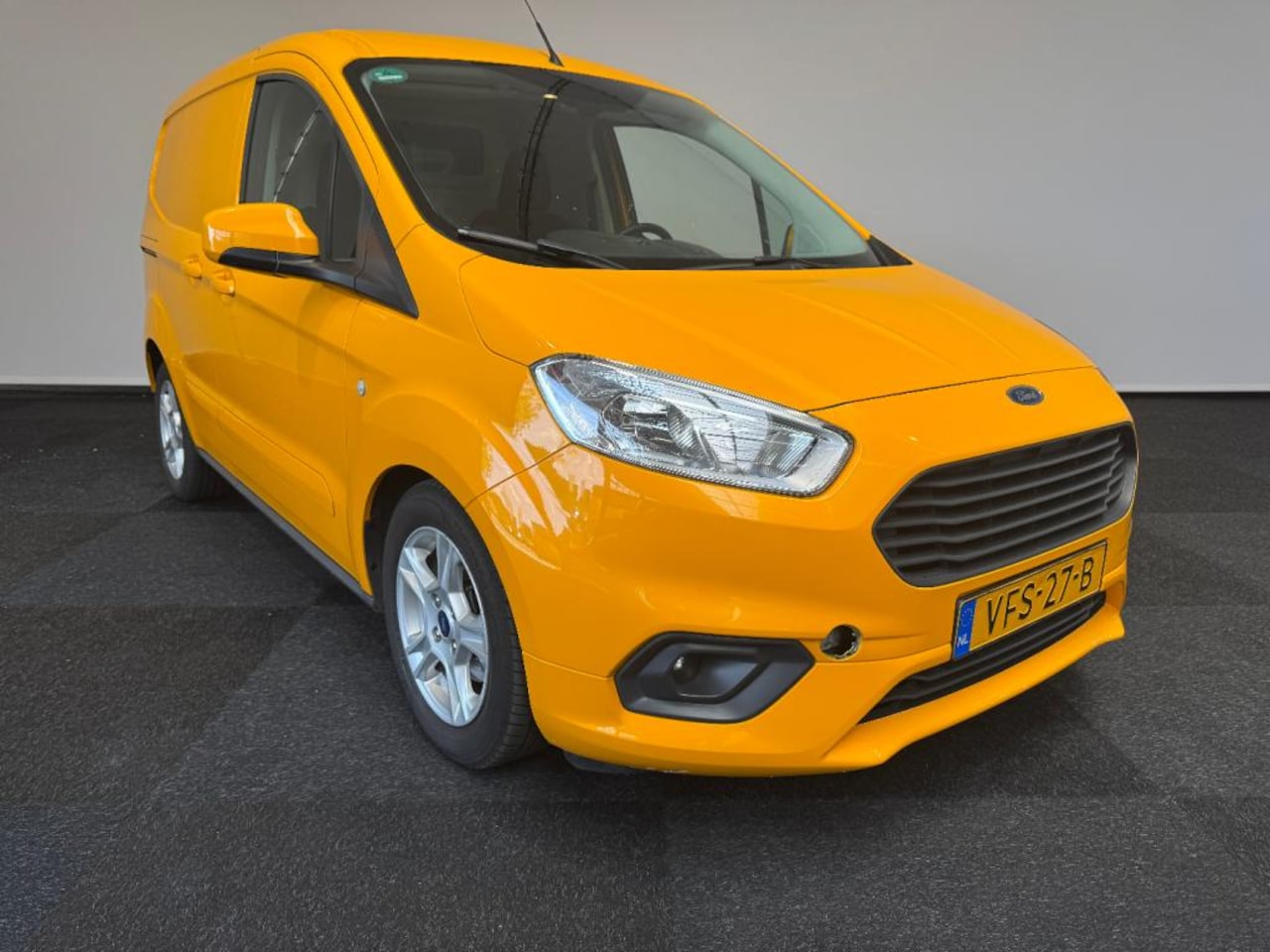 Ford Transit Courier - 1.5 TDCI Navigatie Airco Euro 6 - AutoWereld.nl