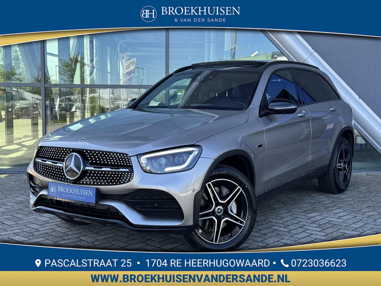 Mercedes-Benz GLC-klasse - 300e 4MATIC AMG Night Pakket 320pk Panoramadak / 360 Camera / Stoelverwarming - AutoWereld.nl