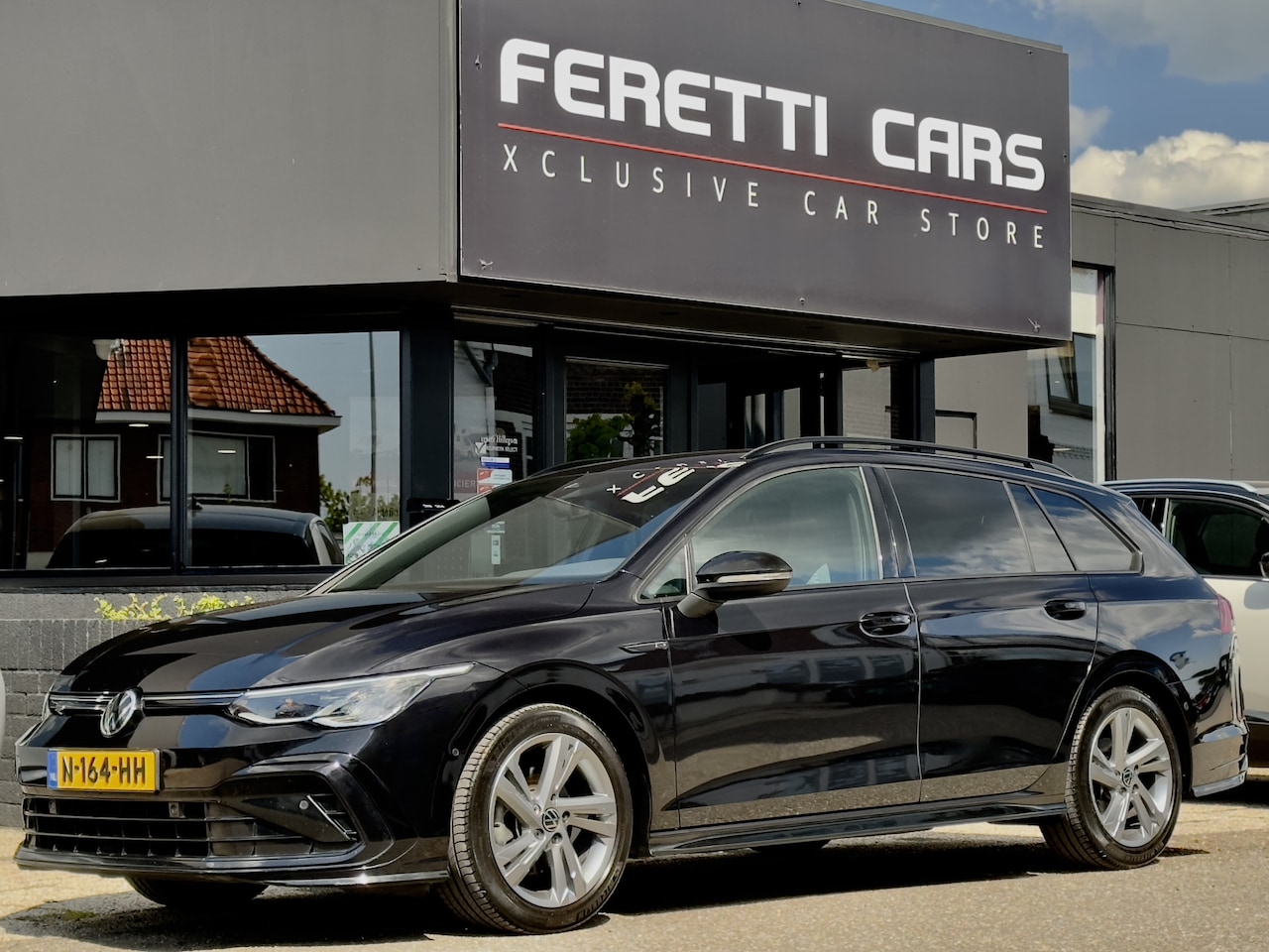 Volkswagen Golf Variant - 1.5 eTSI AUT7 R-LINE 150PK LEDER NAVI CAMERA APPLE-CARPLAY DIGI-DASH IQ-DRIVE LED LMV PDC - AutoWereld.nl