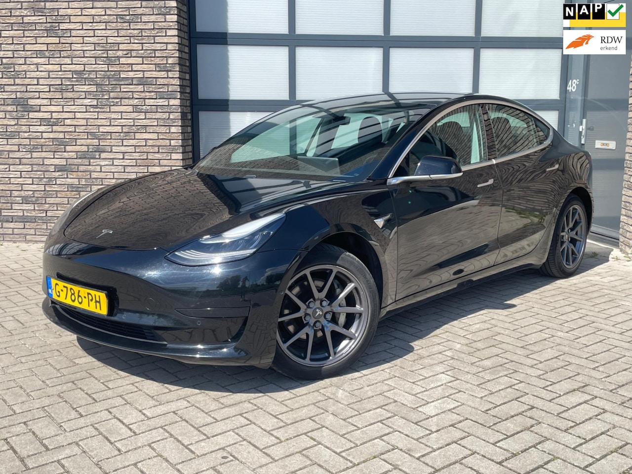 Tesla Model 3 - Standard Range RWD Plus 60 kWh | AUTOPILOT | Zwart | Incl. BTW | 2019 - AutoWereld.nl