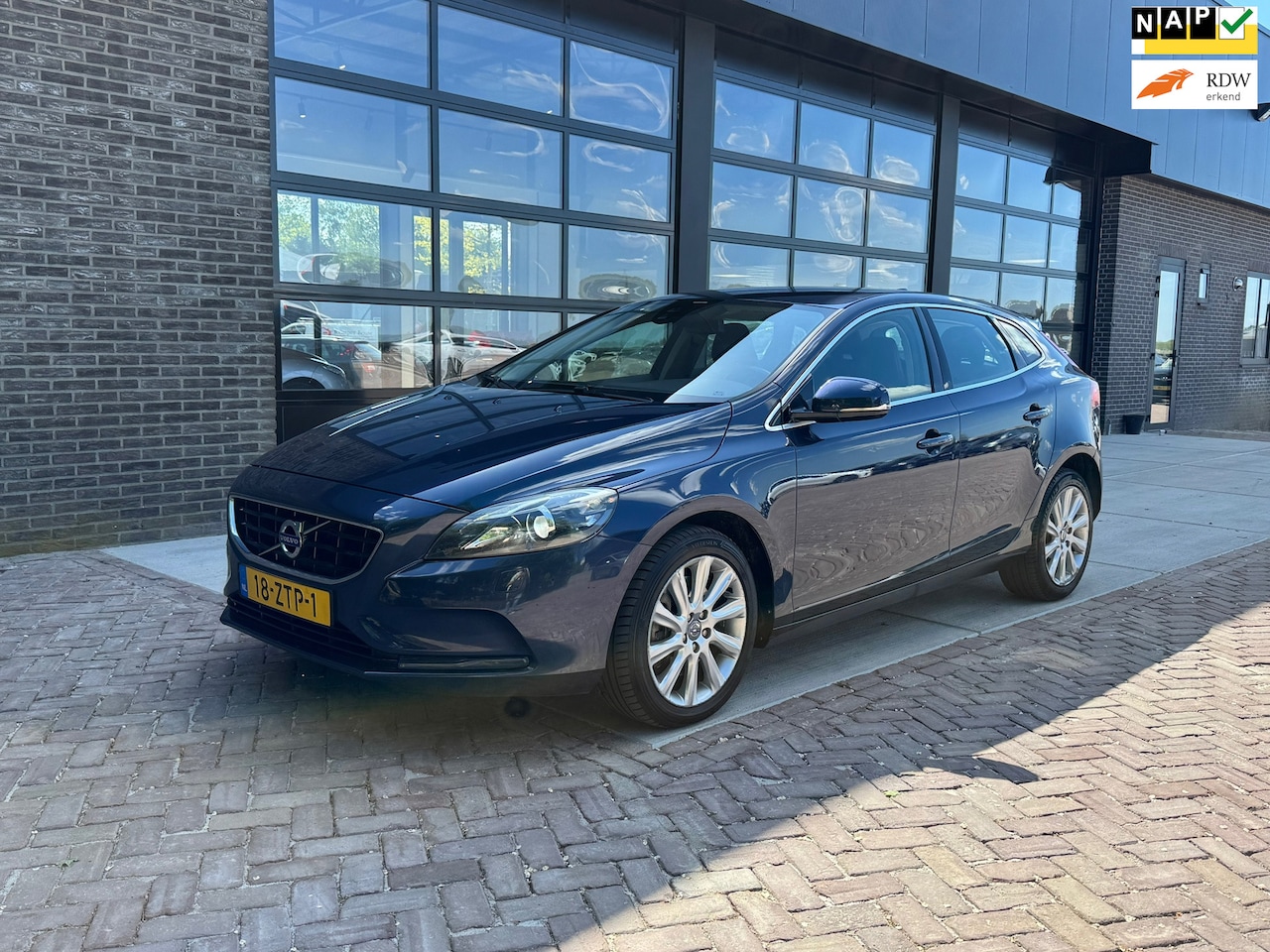 Volvo V40 - 2.0 D3 Summum | Leer | Navi | Clima | Cruise | Keylss | - AutoWereld.nl