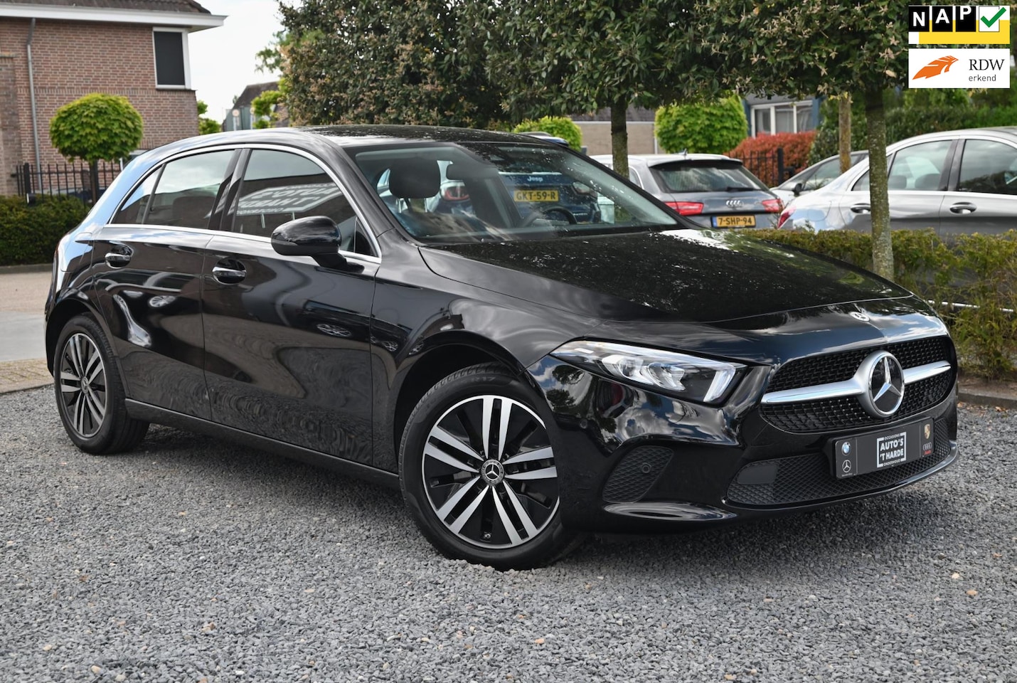 Mercedes-Benz A-klasse - 250 e Progressive 218 PK Widescreen Half/Leer Sfeerverlichting LED 17'' - AutoWereld.nl