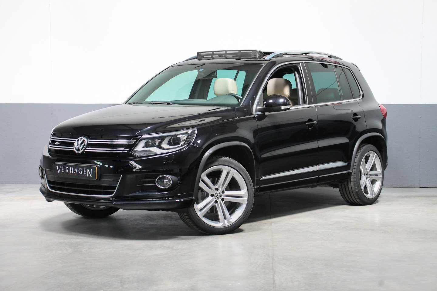 Volkswagen Tiguan - 2.0 TSI R-line DSG Leer Navi Pano Xenon 4Motion - AutoWereld.nl