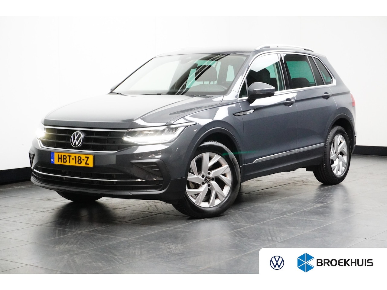 Volkswagen Tiguan - 1.5 TSI 150PK DSG-7 Elegance | TREKHAAK | NAVIGATIE | CAMERA | AUTO A. KLEP - AutoWereld.nl