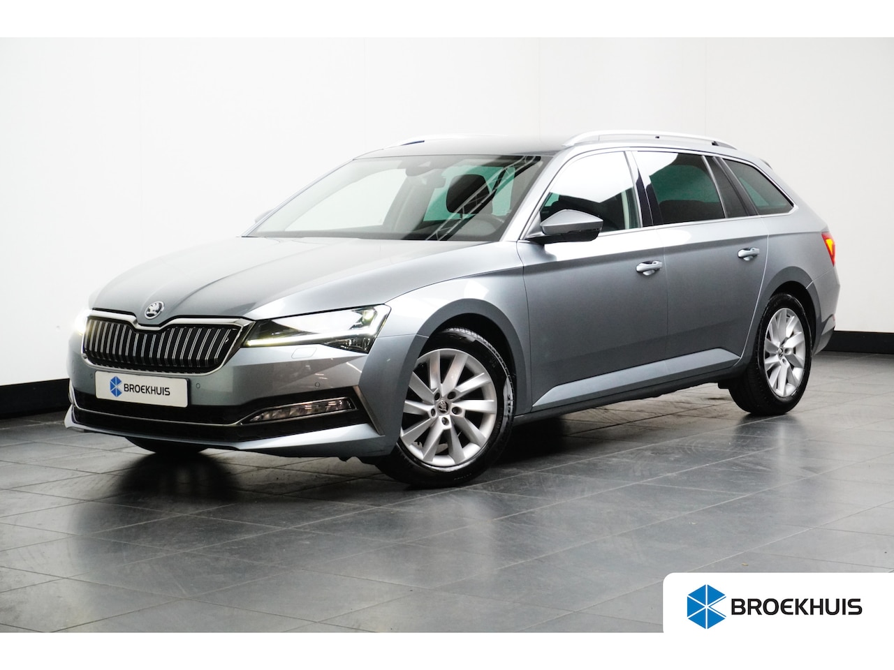 Skoda Superb Combi - 1.4 TSI iV 218PK DSG-6 Business Edition | TREKHAAK | AUTO A. KLEP | NAVIGATIE - AutoWereld.nl
