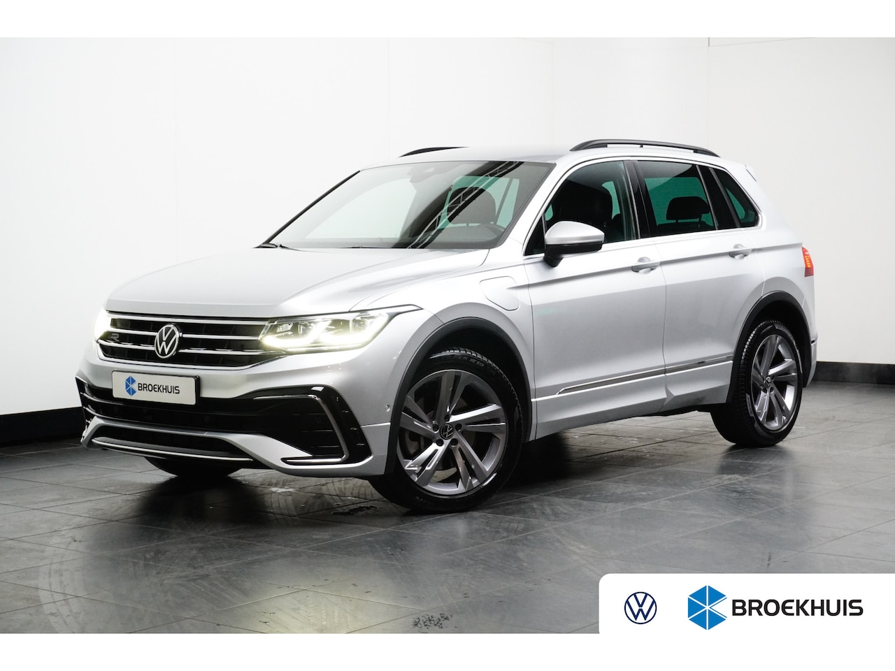 Volkswagen Tiguan - 1.4 TSI 245PK DSG-6 eHybrid R-Line | NAVIGATIE | CAMERA | AUTO A. KLEP - AutoWereld.nl