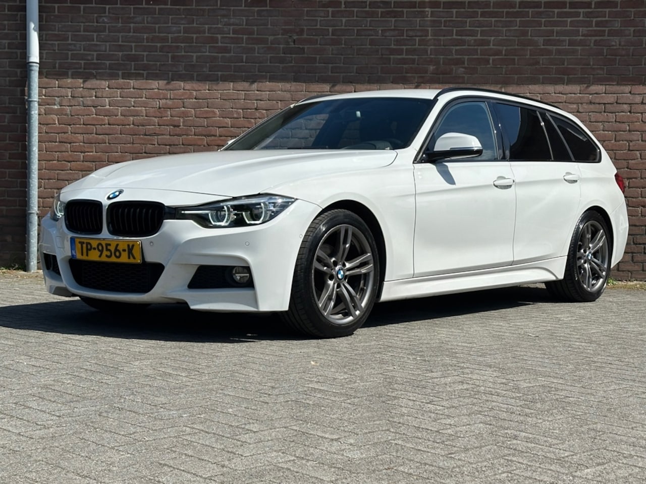 BMW 3-serie Touring - 318i M Sport Edition |Camera |Afn trekhaak |Leer |18''| - AutoWereld.nl