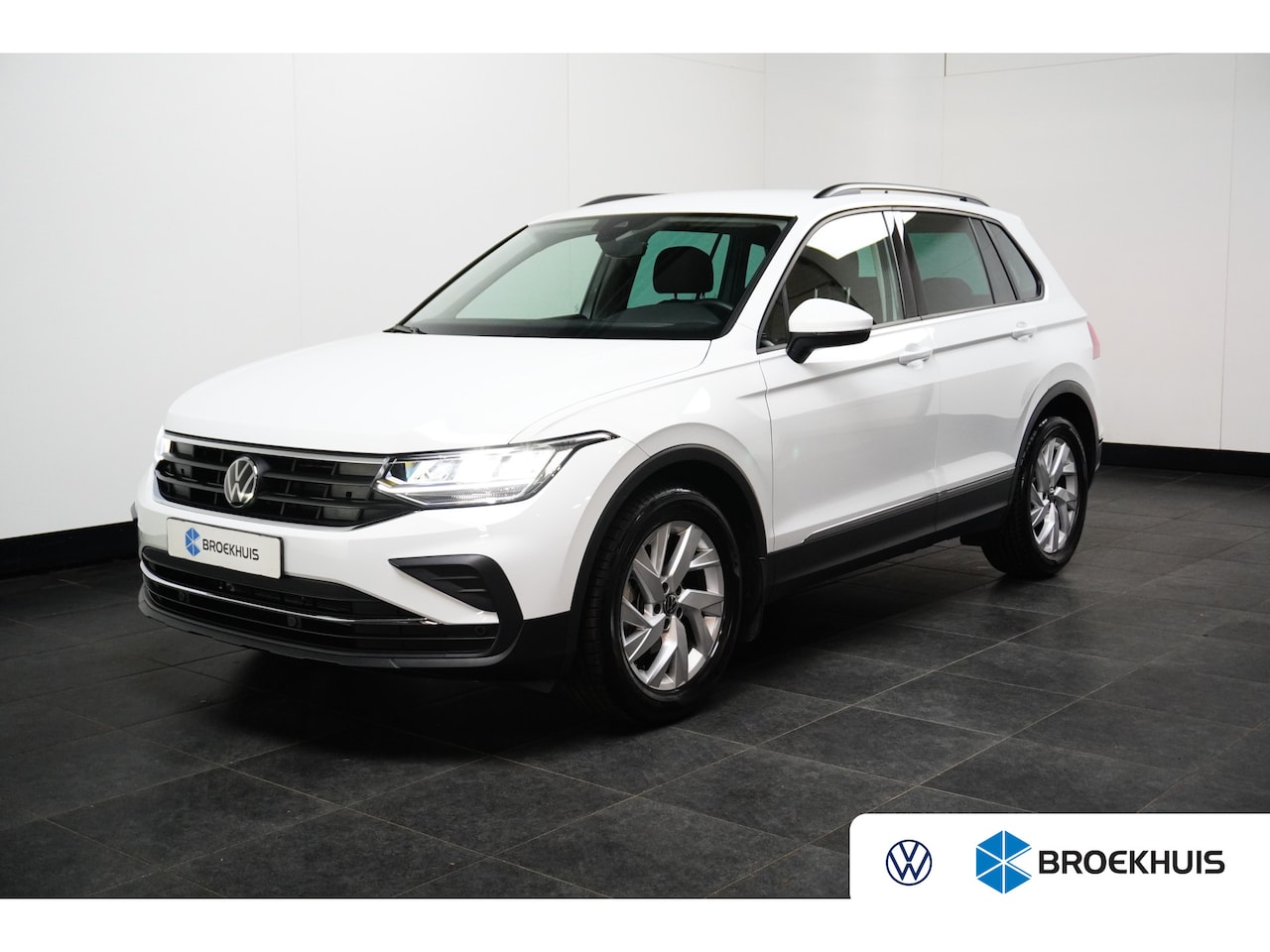 Volkswagen Tiguan - 1.5 TSI 150PK DSG-7 Life + | TREKHAAK | CAMERA | NAVI BY APP | STOELVERW. - AutoWereld.nl